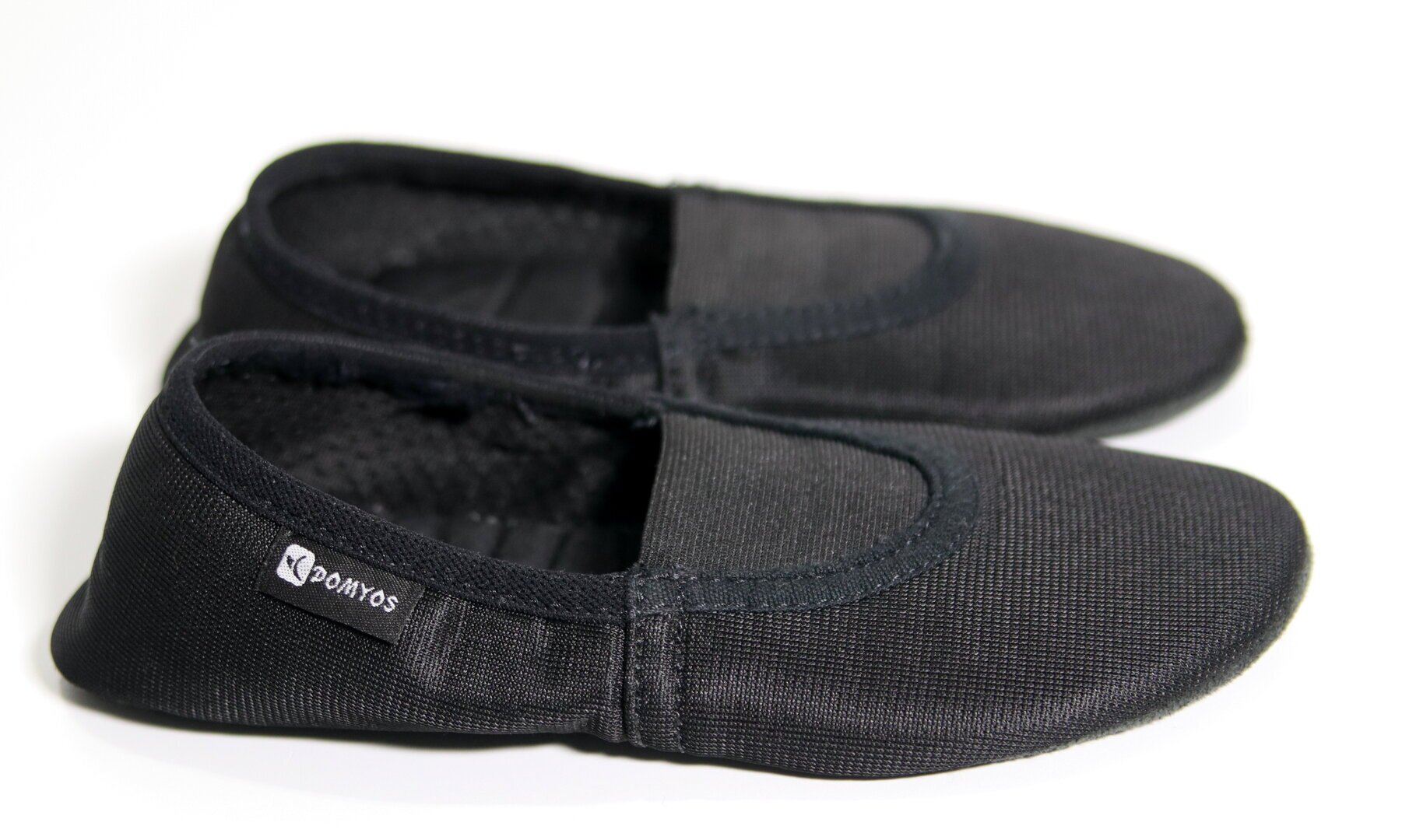 Produs conceput pentru activități de gimnastică.
						Încălțăminte cu talpă flexibilă, pentru confort la contactul cu solul!
						In stare foarte buna, fara defecte.
						Toate pozele afișate sunt reale, pentru a oferi o imagine autentică a produsului.
						ACESTA ESTE UN PRODUS GRATUIT
						000114