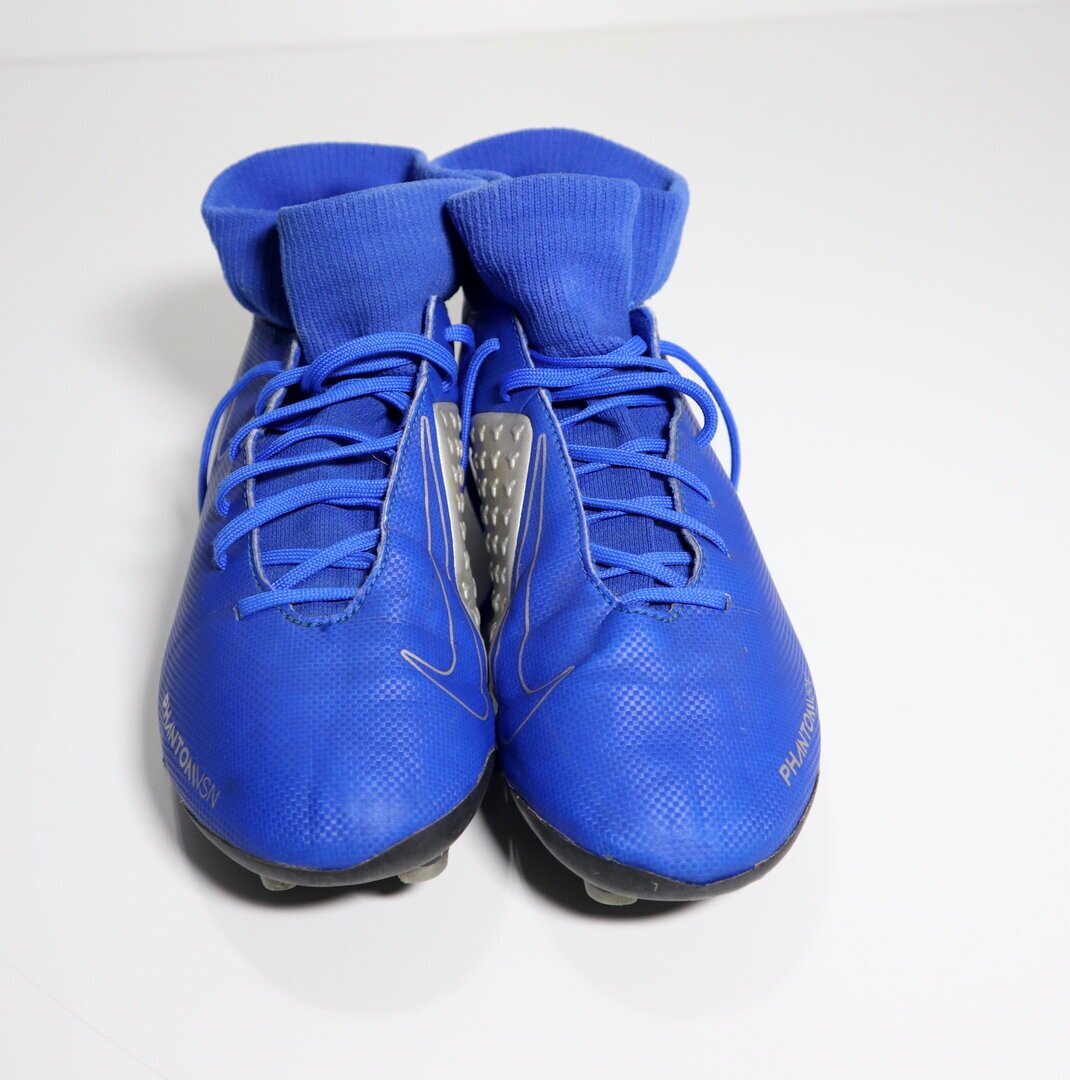 Ghete fotbal Nike Phantom VSN Club pentru iarba marimea 40 inetrior 24.5 cm.
						In stare buna fara defecte.
						Partea elastica din zona de sus a ghetei nu mai este la fel de ferma ca si la inceput, este usor mai larga.
						000103